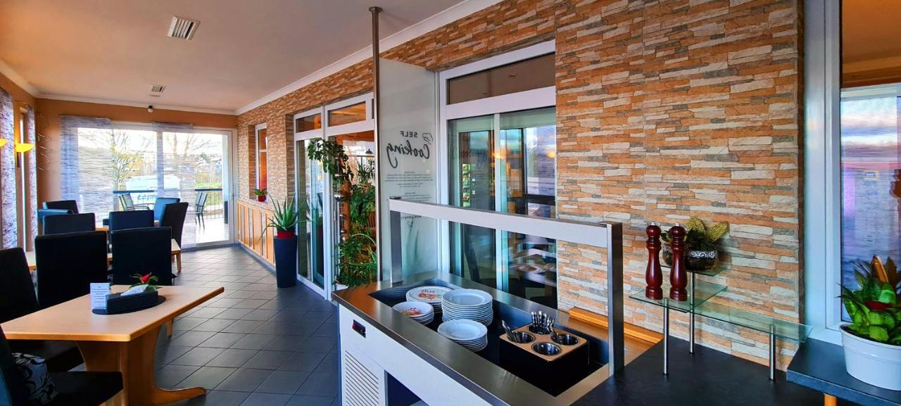 Donau-Hotel Sinzing Exteriör bild